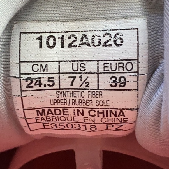 Asics Gel-Kayano 26 Gray Athletic Running Shoes 1012A026 Women's Size 7.5 - Picture 11 of 11